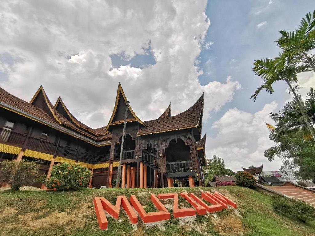 Oyo 90643 Gks Hotel Seremban Exterior foto